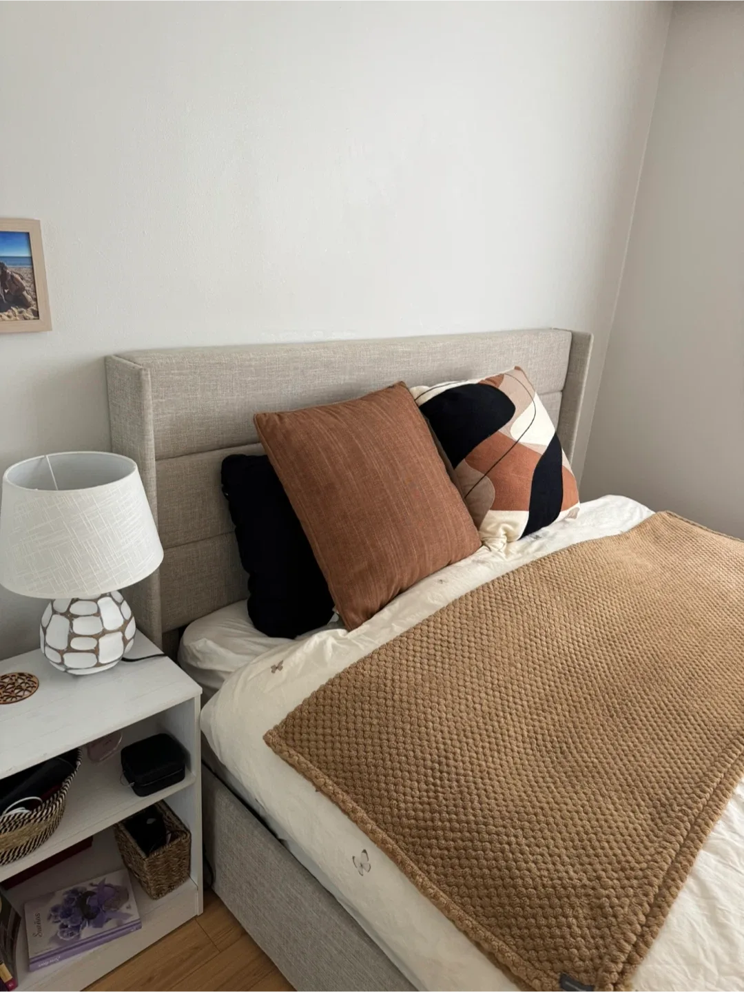 Bedroom Set with Storage Hydrolyc Bed Frame, Side Table, Lamp image indicator(2)