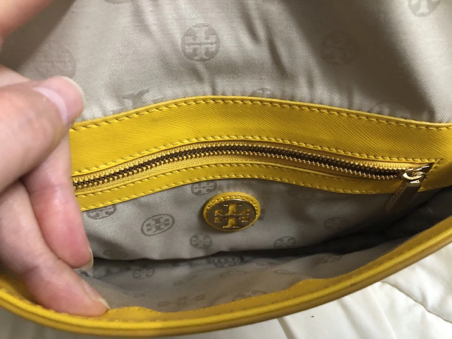 Tory Burch Yellow Robinson Envelope Clutch - photo 5