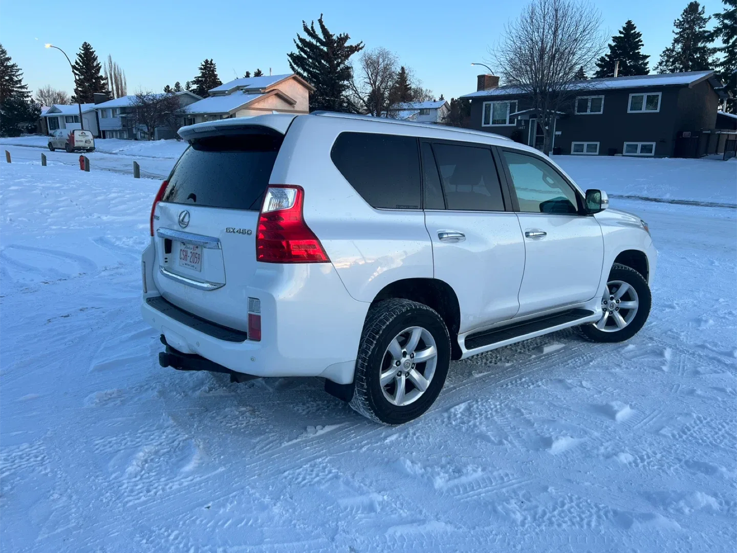 White Lexus GX 460 SUV image indicator(4)