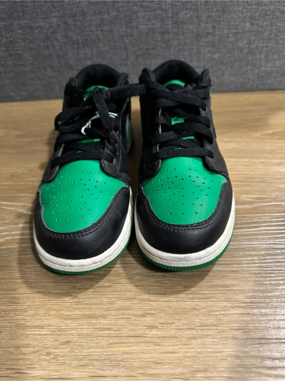 Air Jordan 1 Low GS Lucky Green Size 4Y image indicator(2)