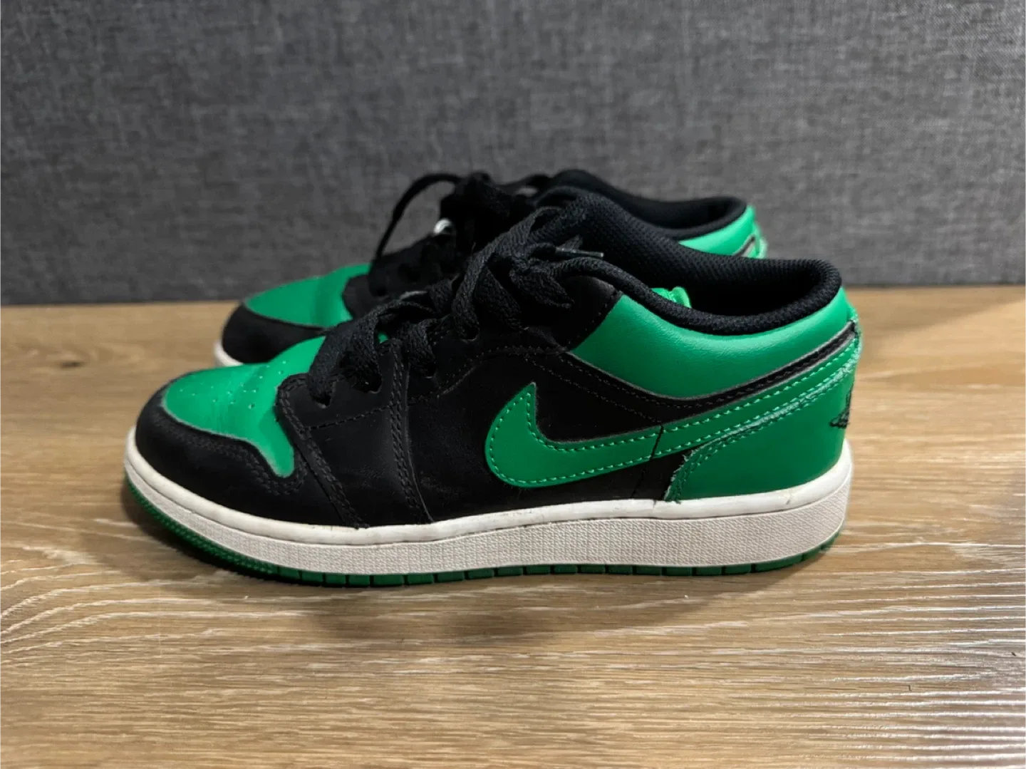 Air Jordan 1 Low GS Lucky Green Size 4Y image indicator(3)