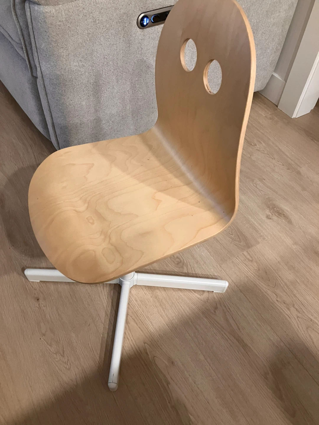 White Desk & Kids Swivel Chair Set - photo 2