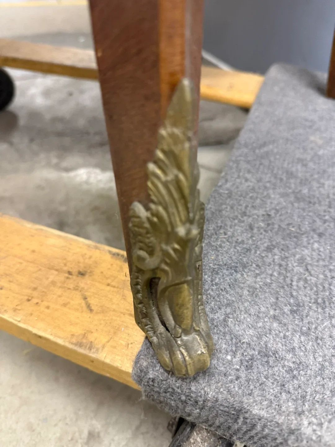 Antique Display Cabinet - Ornate Details image indicator(4)