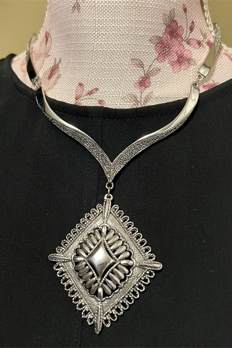 Vintage Necklace/Choker image indicator(6)