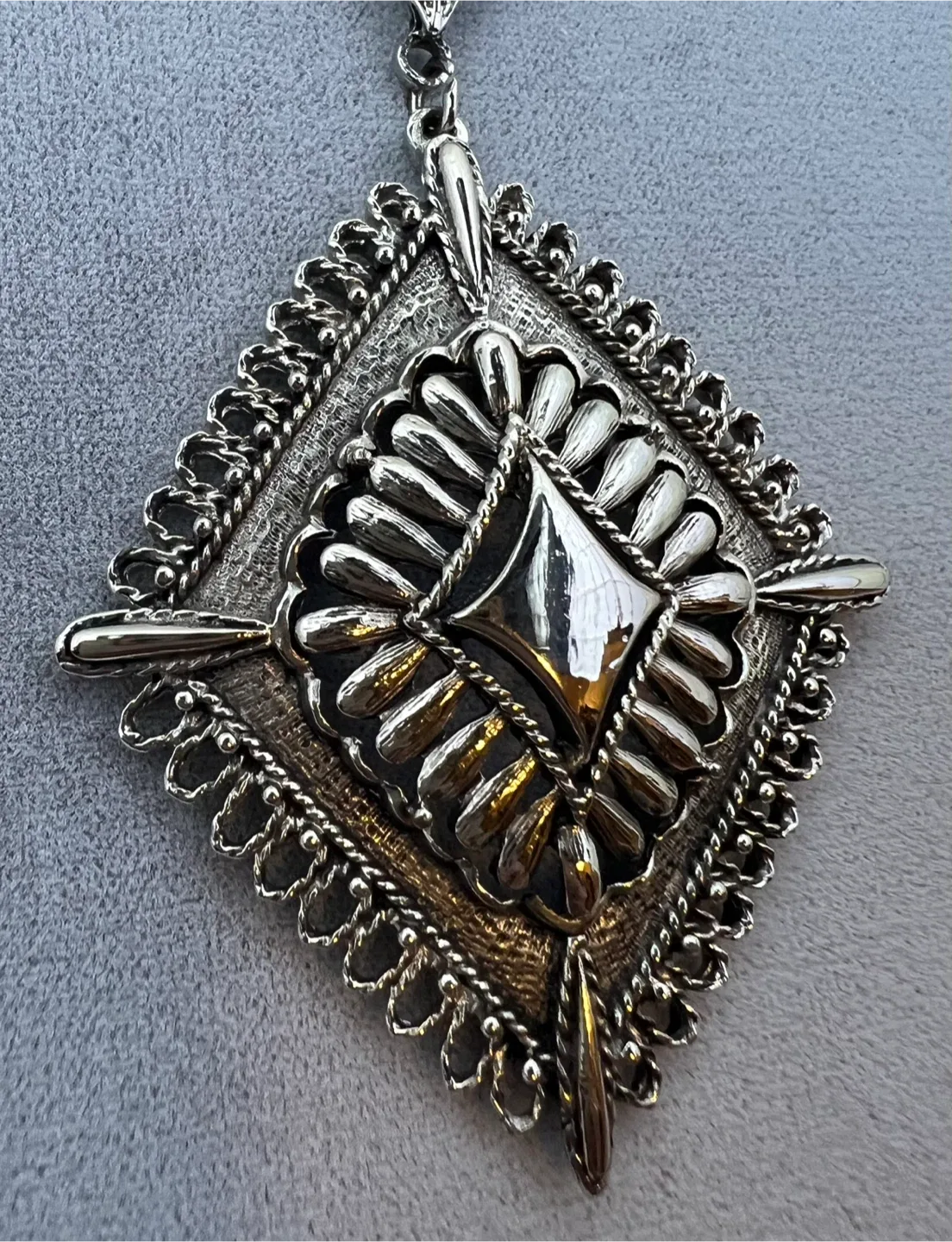 Vintage Necklace/Choker image indicator(2)