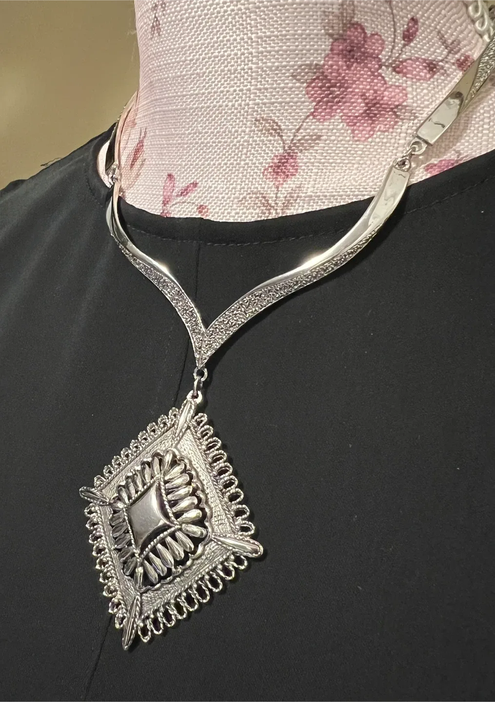 Vintage Necklace/Choker image indicator(7)