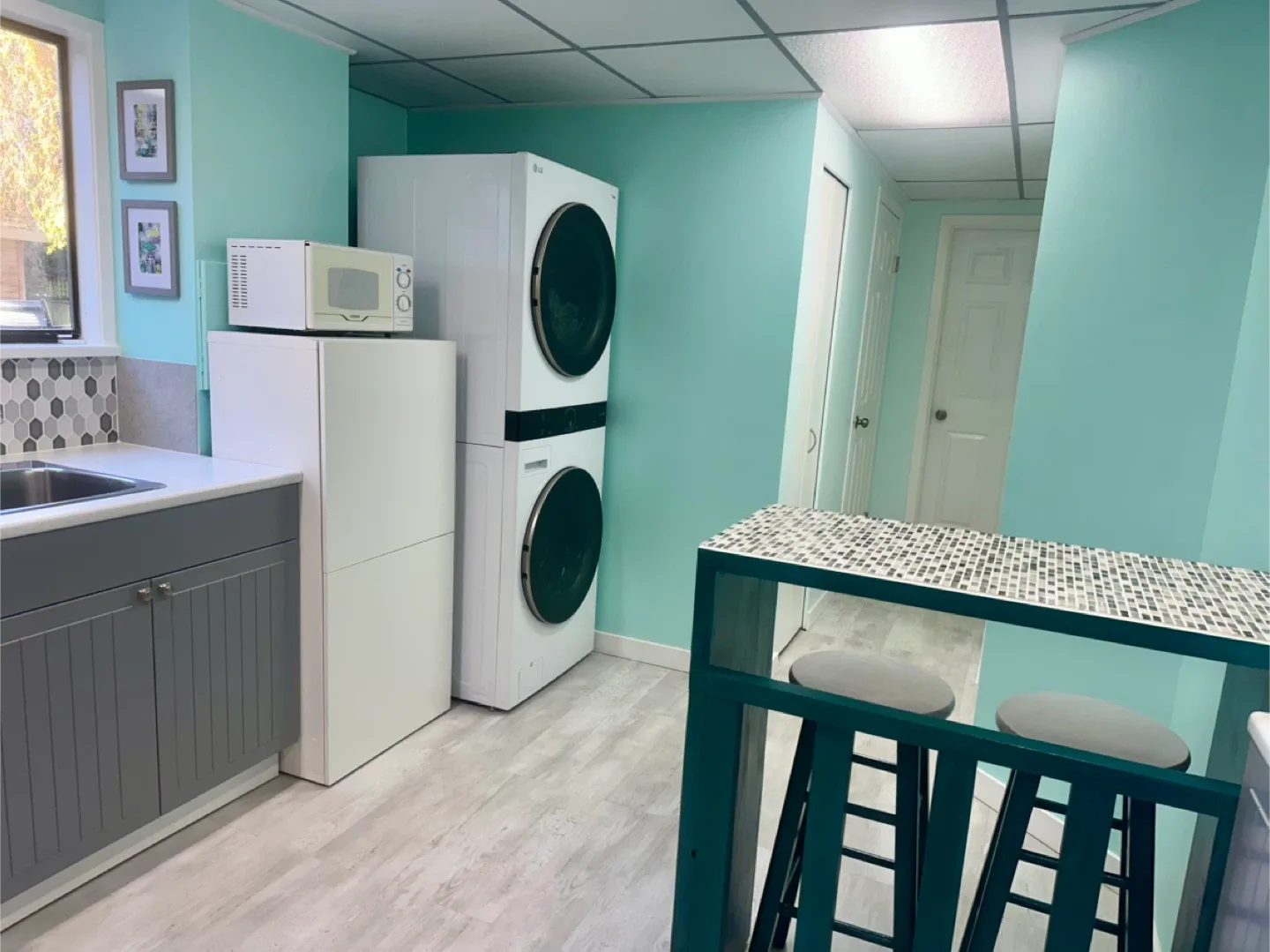 Suite for rent in Cloverdale image indicator(3)