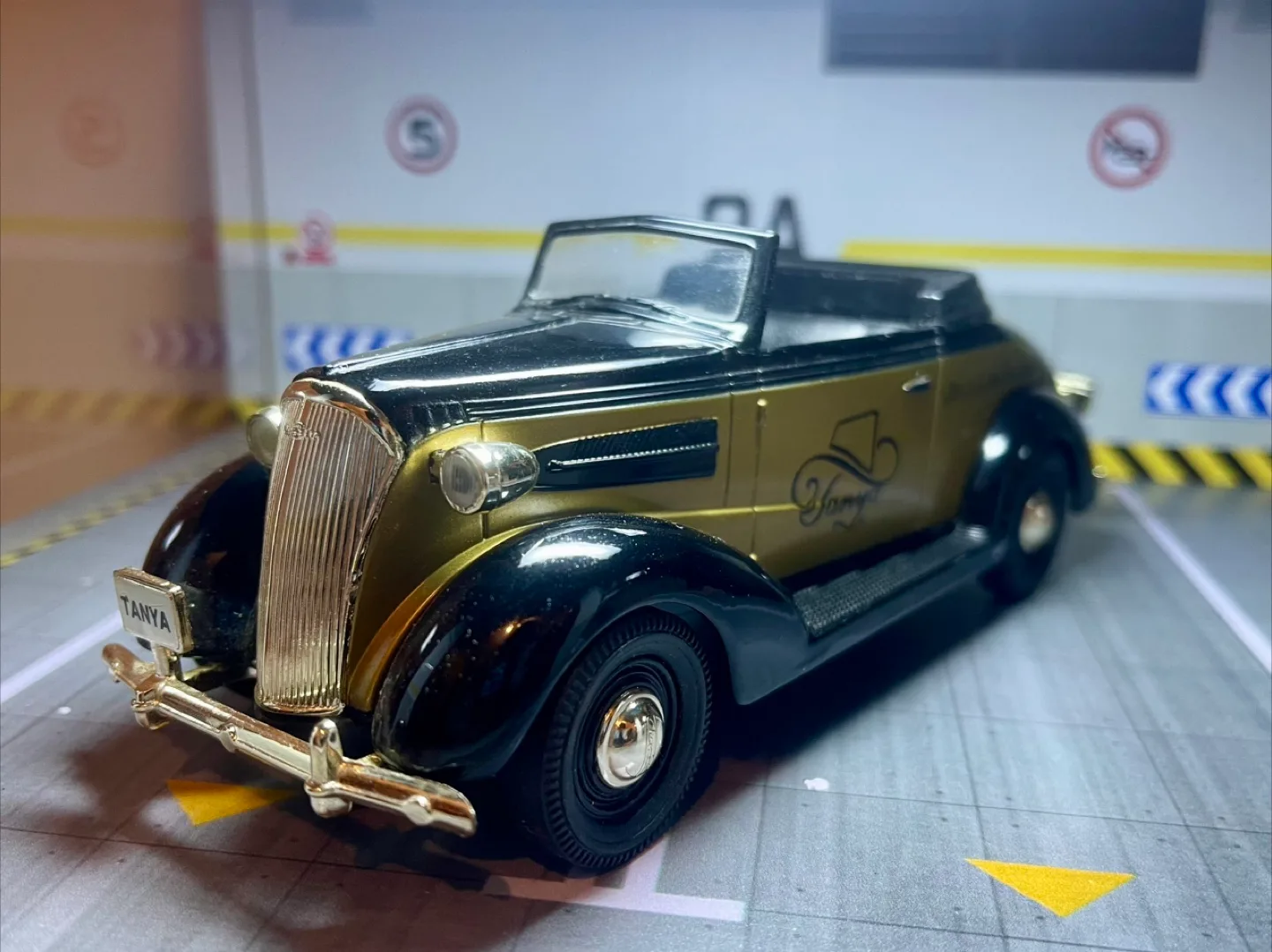 1937 Chevrolet Bank Model image indicator(3)