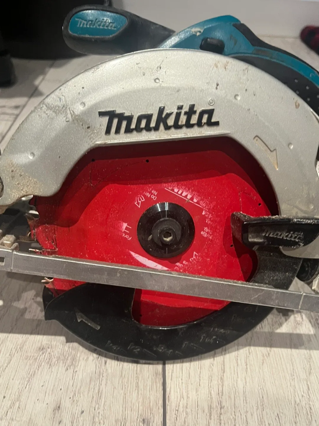 Makita Circular Saw with battery image indicator(2)