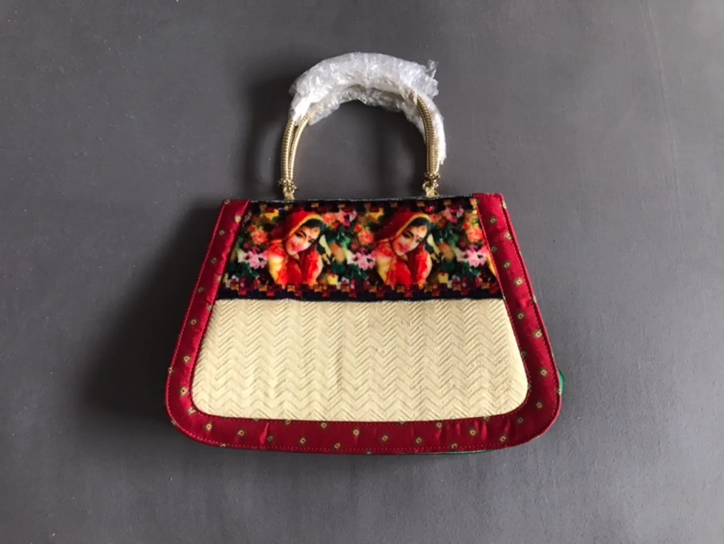 Gorgeous Handbag - Artisan-designed image indicator(3)