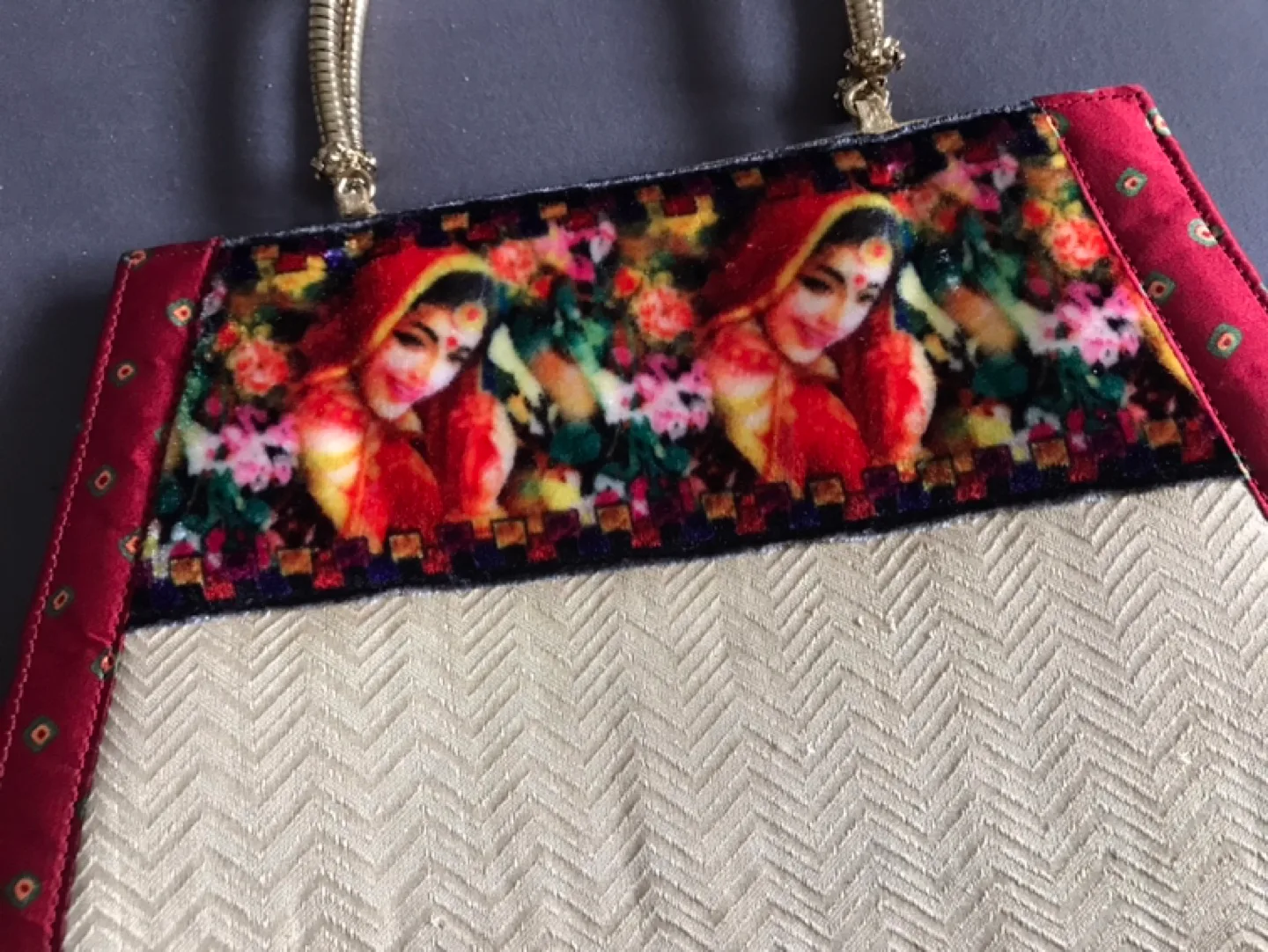 Gorgeous Handbag - Artisan-designed image indicator(4)