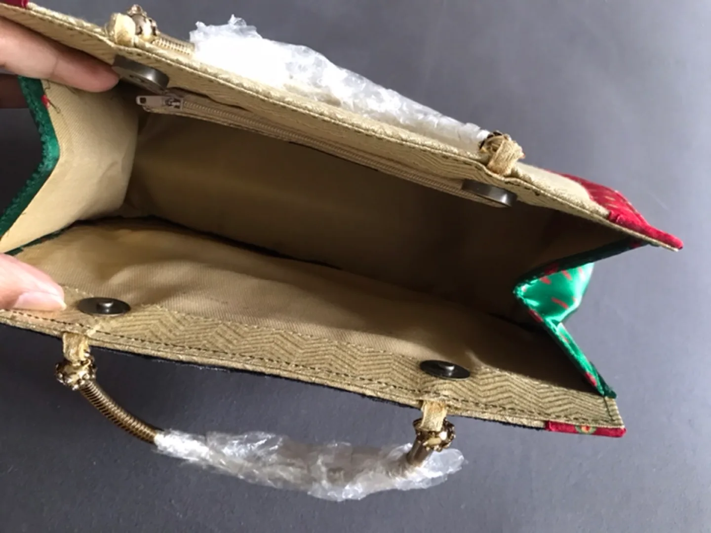 Gorgeous Handbag - Artisan-designed image indicator(5)