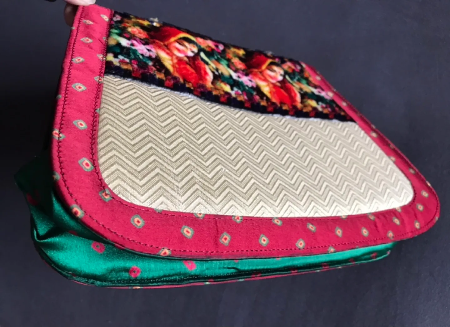 Gorgeous Handbag - Artisan-designed image indicator(7)