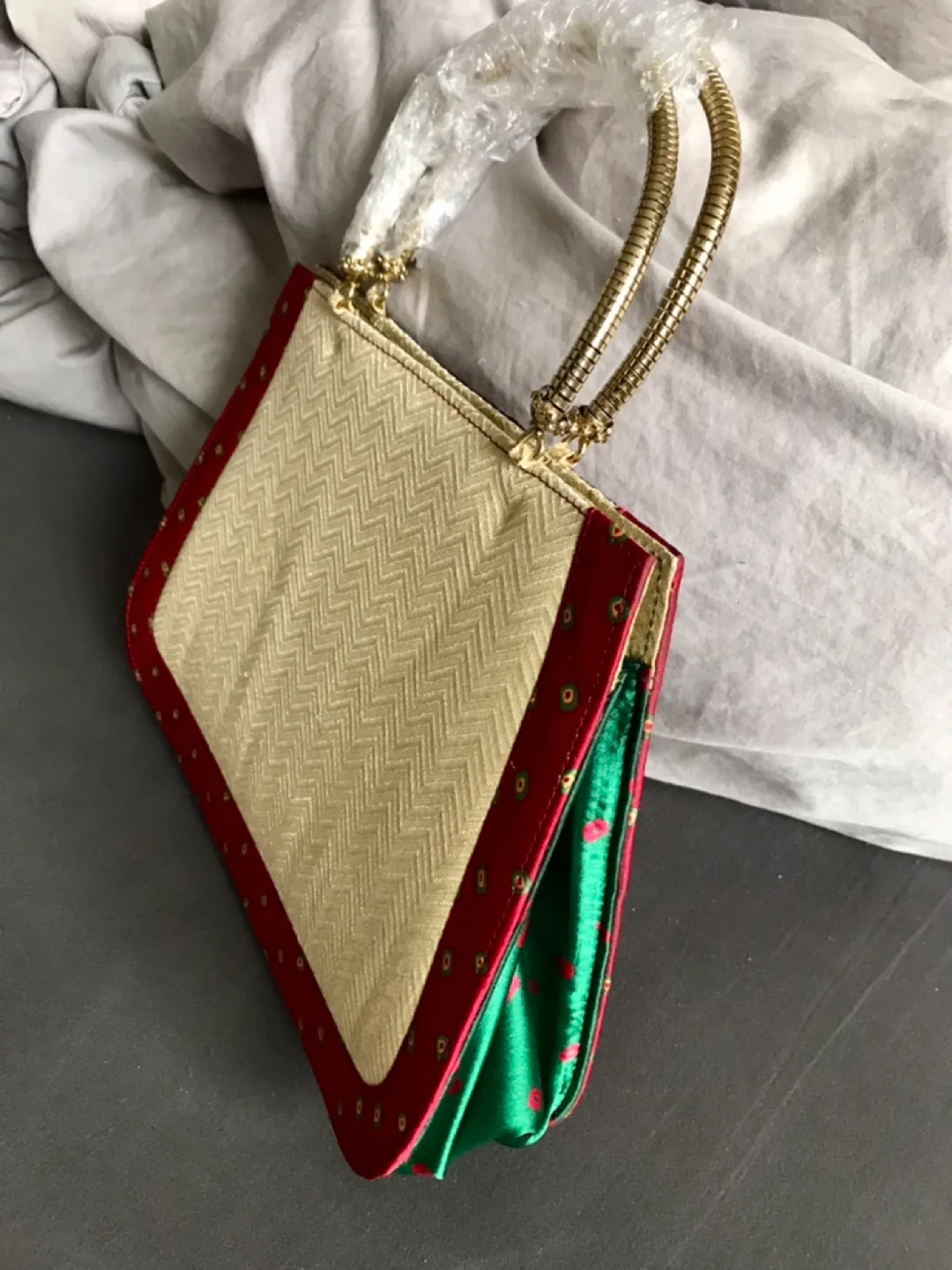 Gorgeous Handbag - Artisan-designed image indicator(10)