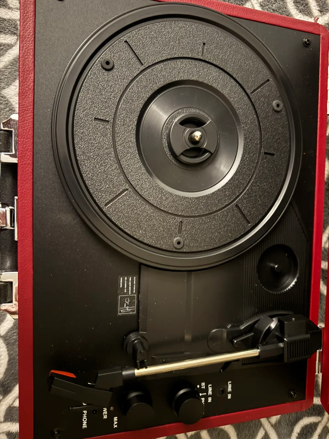 Victrola Vintage Suitcase Turntable image indicator(4)