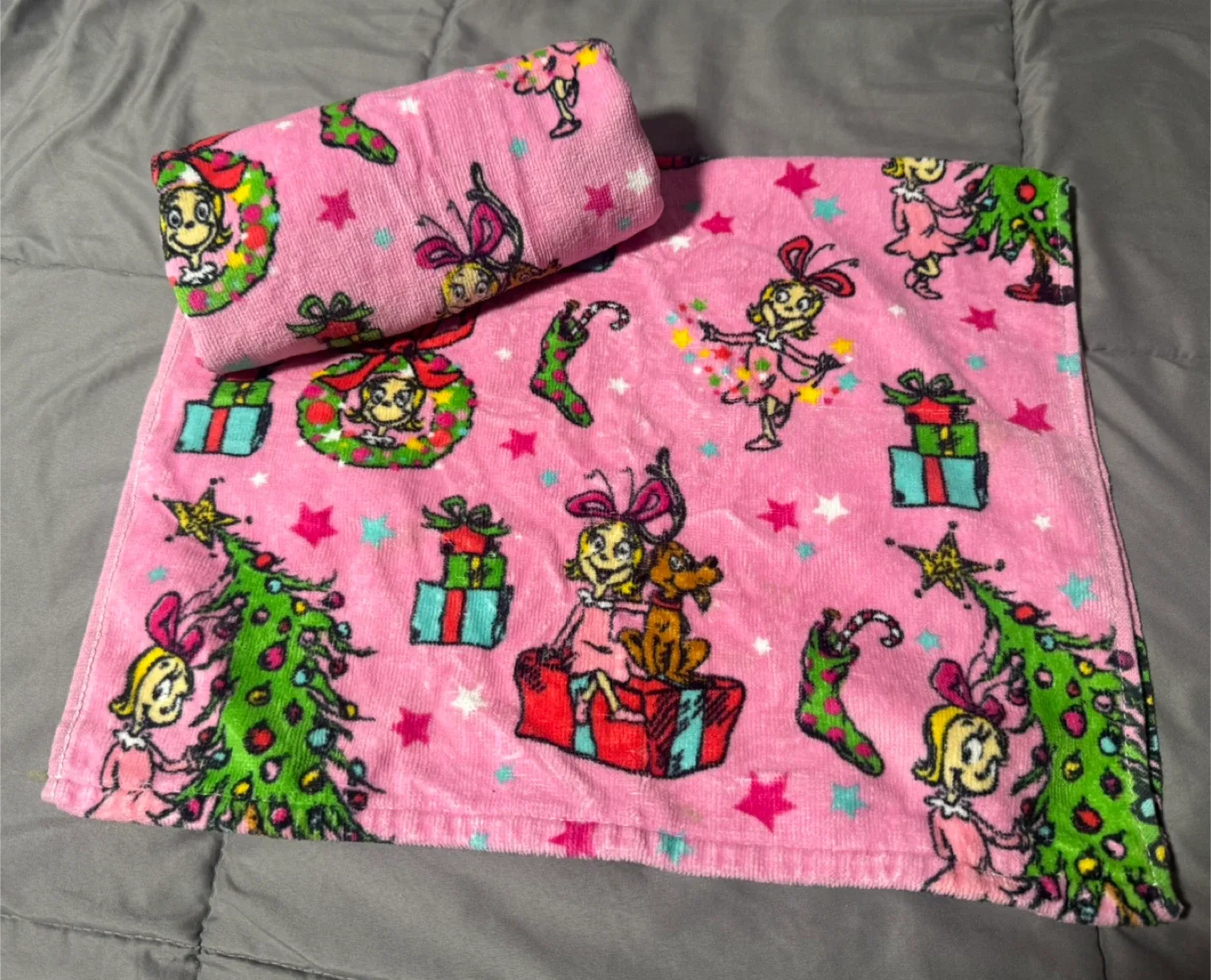 Pink Grinch Girl Bath Towel Set