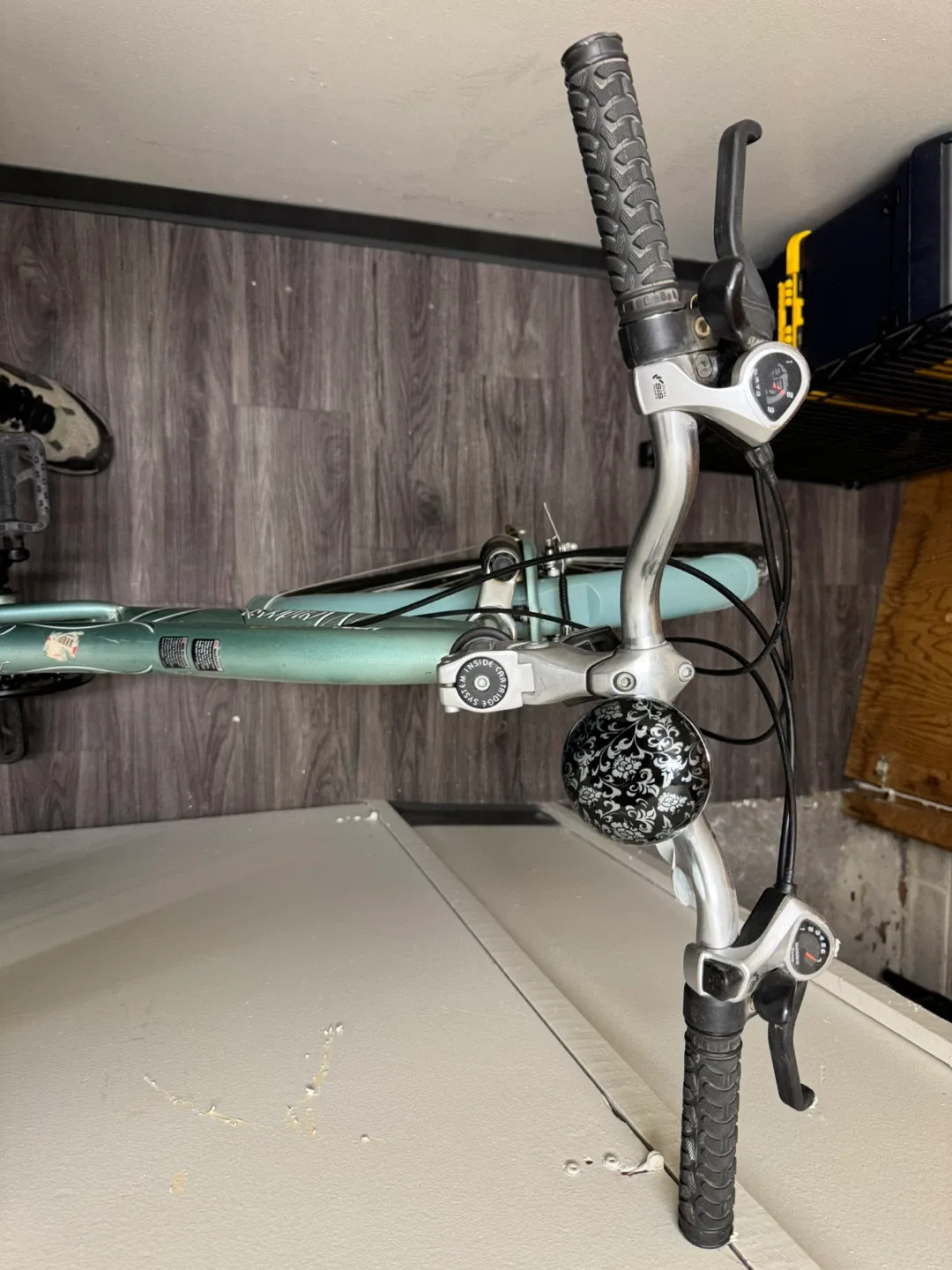 Mongoose Comfort Tech Women's Bike image indicator(6)