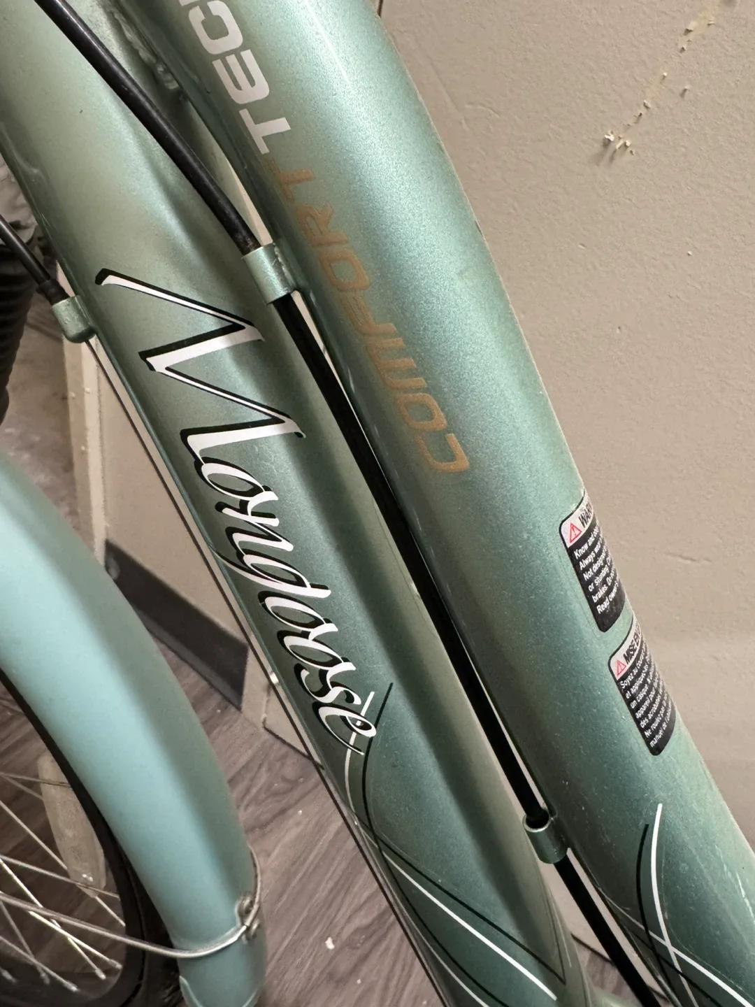 Mongoose Comfort Tech Women's Bike image indicator(4)