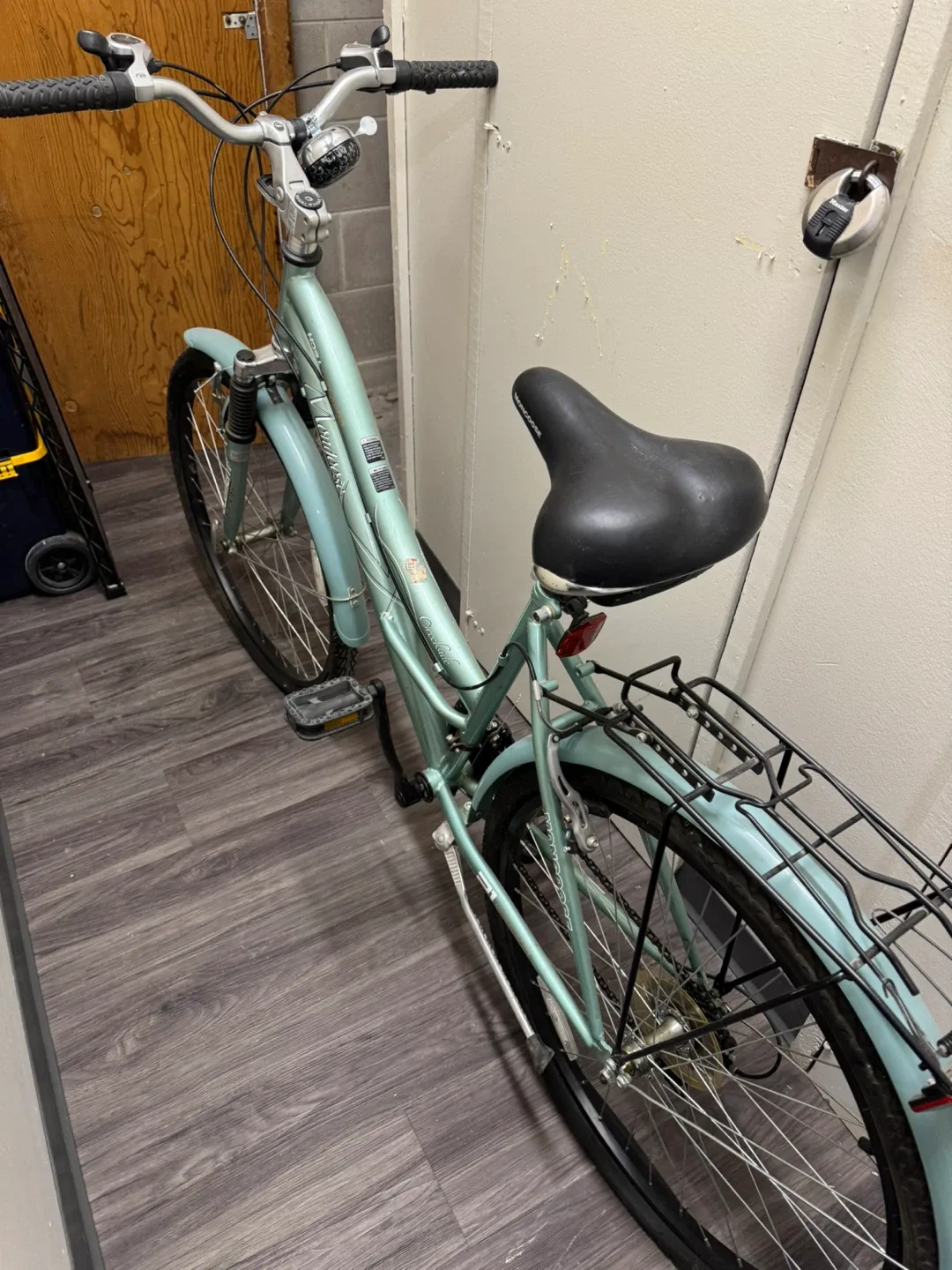 Mongoose Comfort Tech Women's Bike image indicator(3)