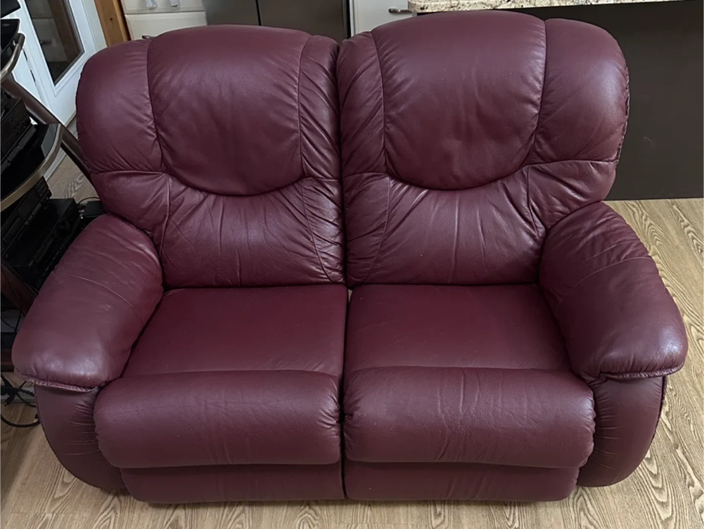 La-Z-Boy Genuine Leather Reclining Loveseat (CAN DELIVER)