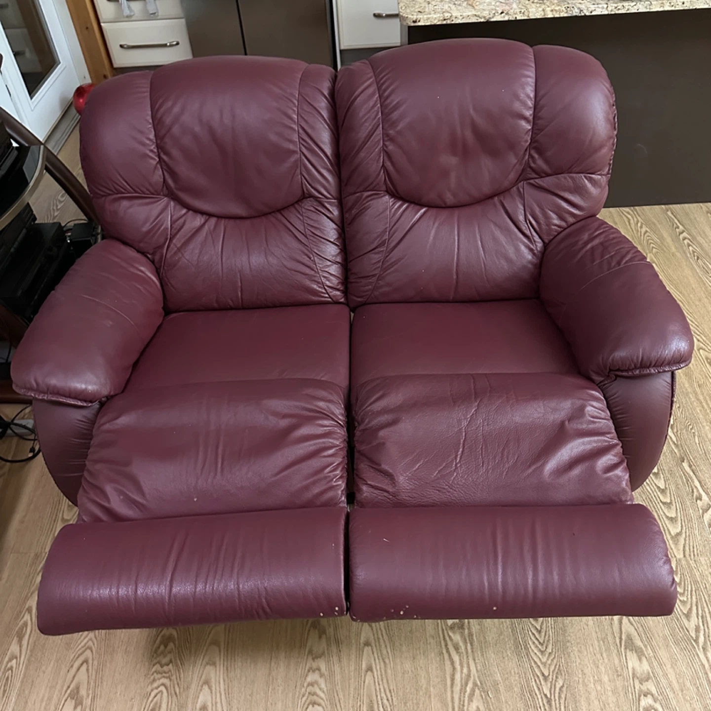 La-Z-Boy Genuine Leather Reclining Loveseat (CAN DELIVER) - photo 3