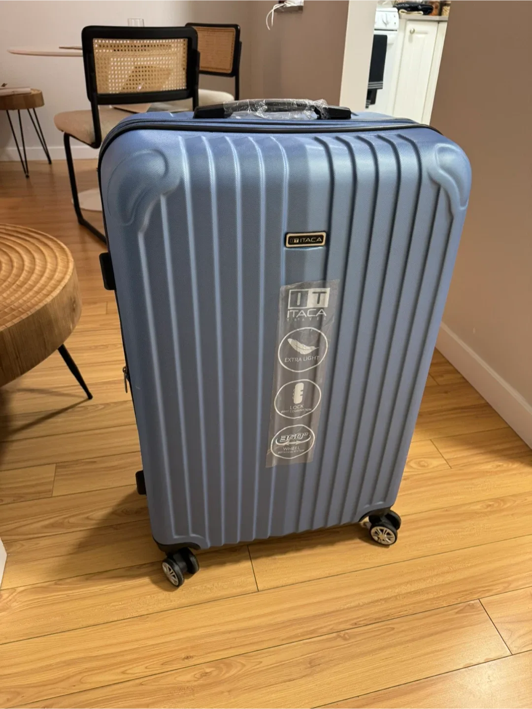 ITACA Blue Suitcase - Extra Light