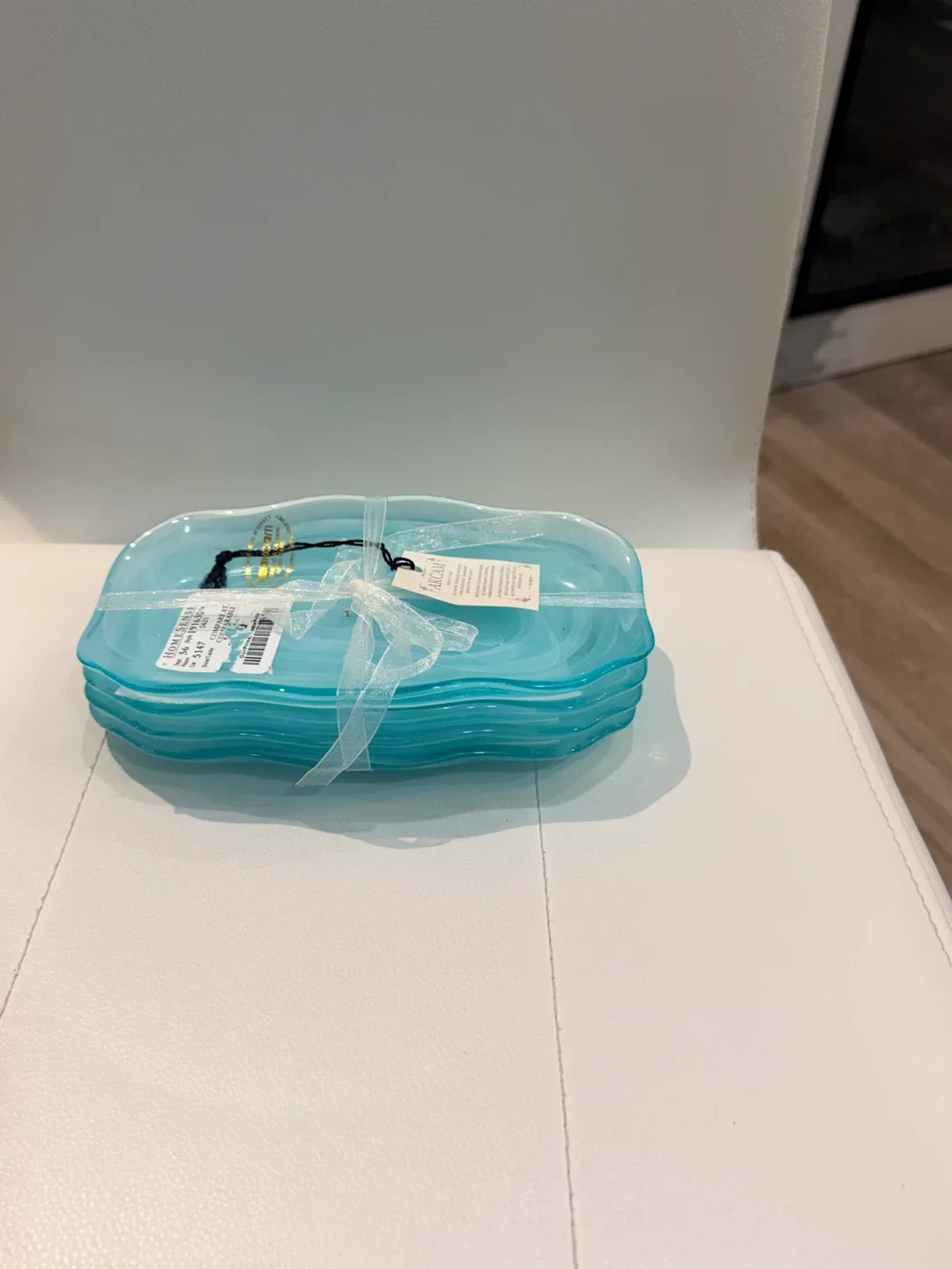 Holiday Gift- Homesense Turquoise Glass Dishes- Set of 6 image indicator(4)