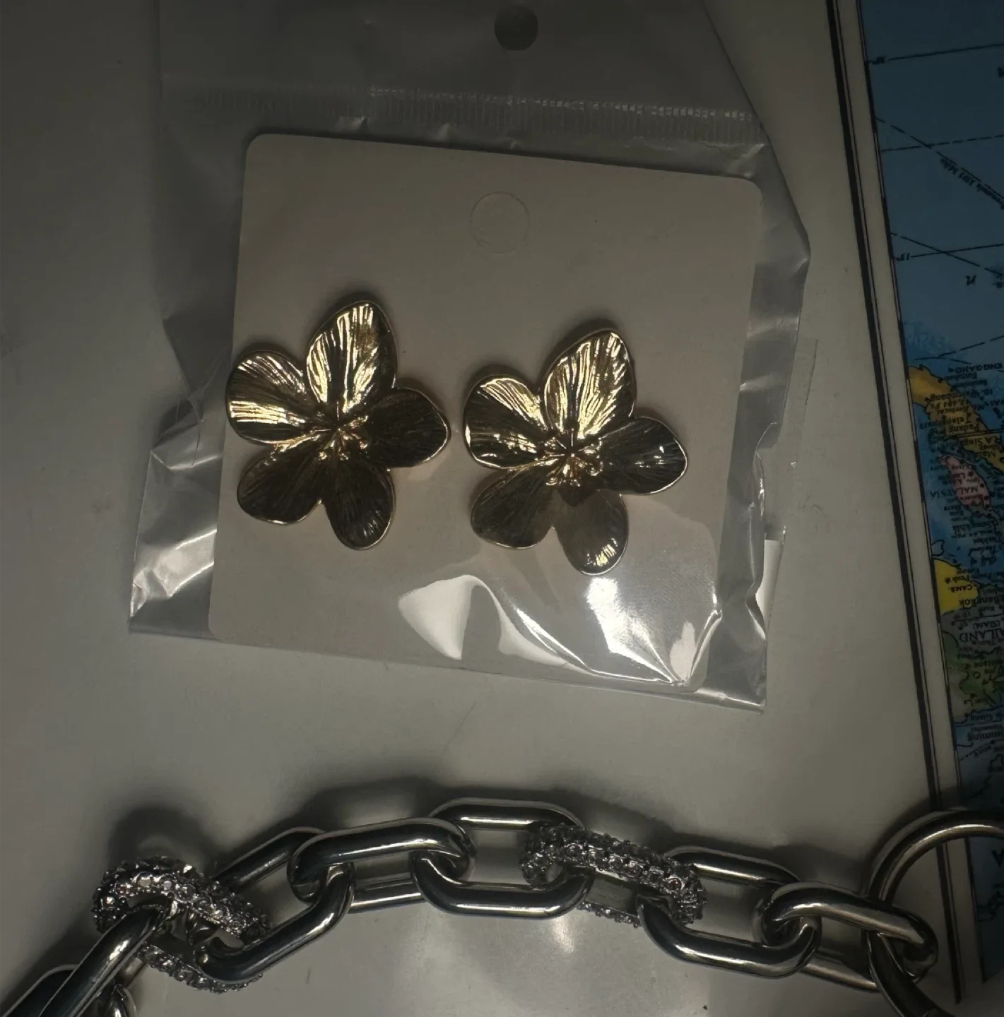 Gold Flower Earrings image indicator(2)