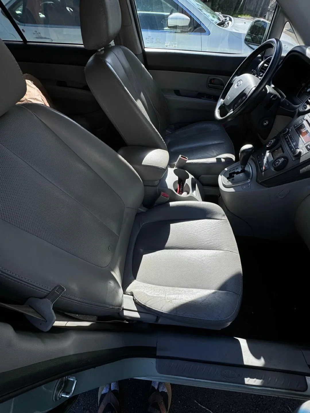 🚗 2008 Kia Rondo EX V6 (7 SEATER)– 3200 or OBO image indicator(5)