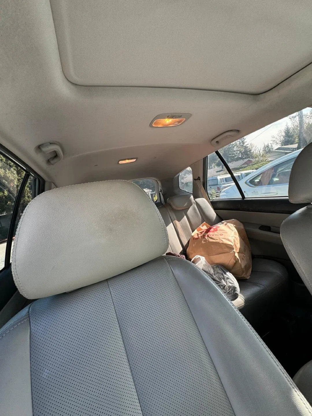 🚗 2008 Kia Rondo EX V6 (7 SEATER)– 3200 or OBO image indicator(6)