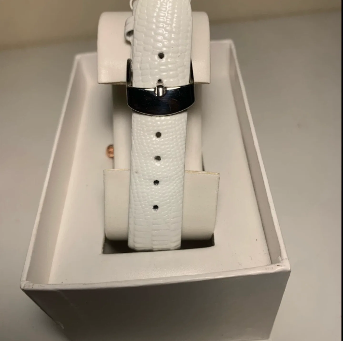 Mashali Quartz Watch with White Leather Band #Cleanout image indicator(3)