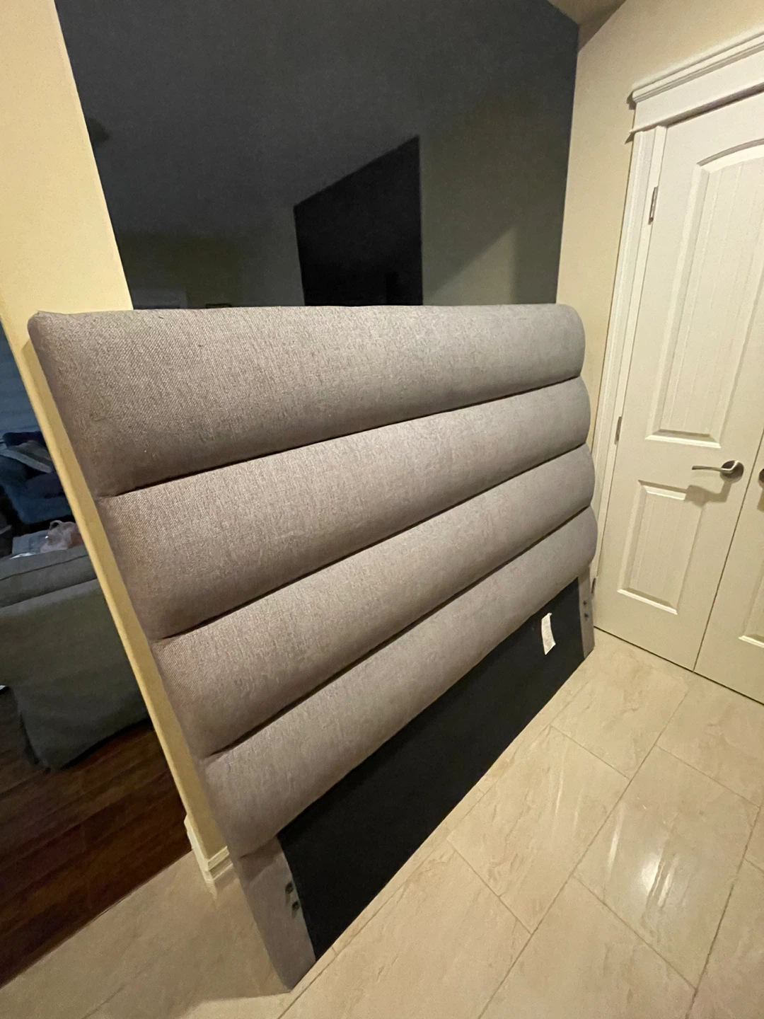 Upholstered Bed frame - Queen Size - photo 4