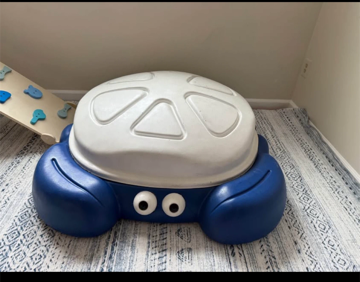 Crab Sandbox with Lid - photo 2