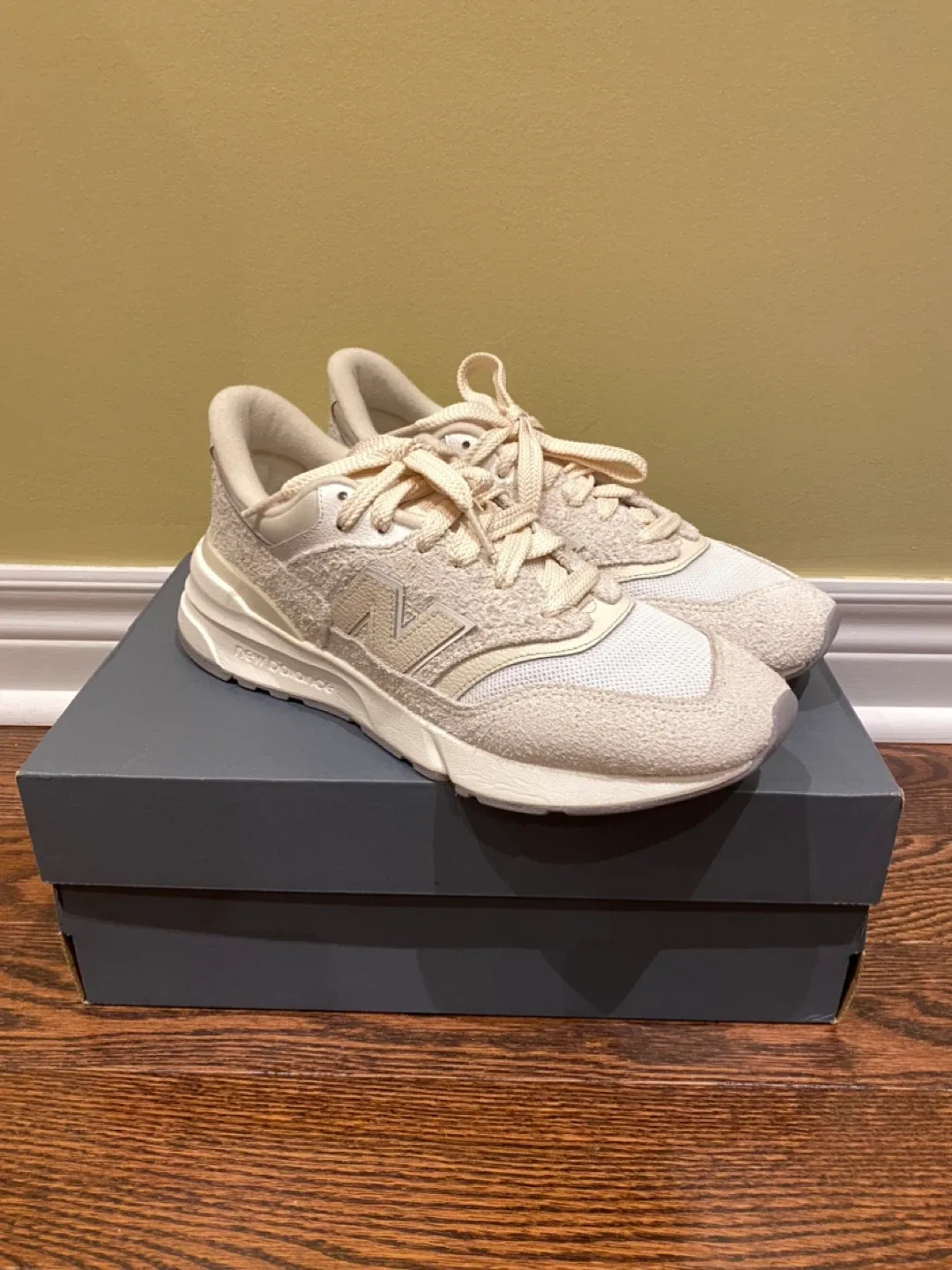 New Balance 997 Size 9 image indicator(2)