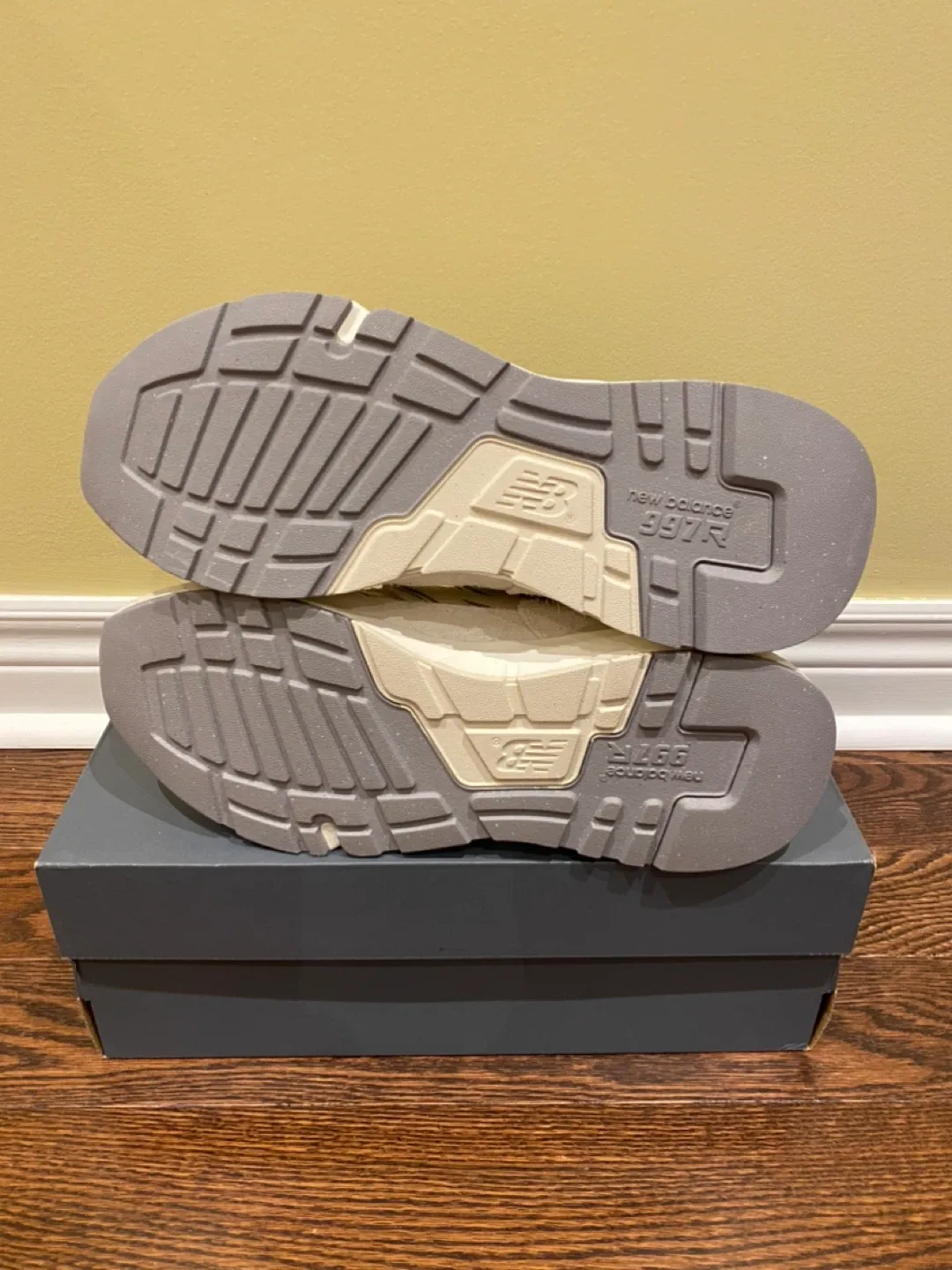 New Balance 997 Size 9 image indicator(5)
