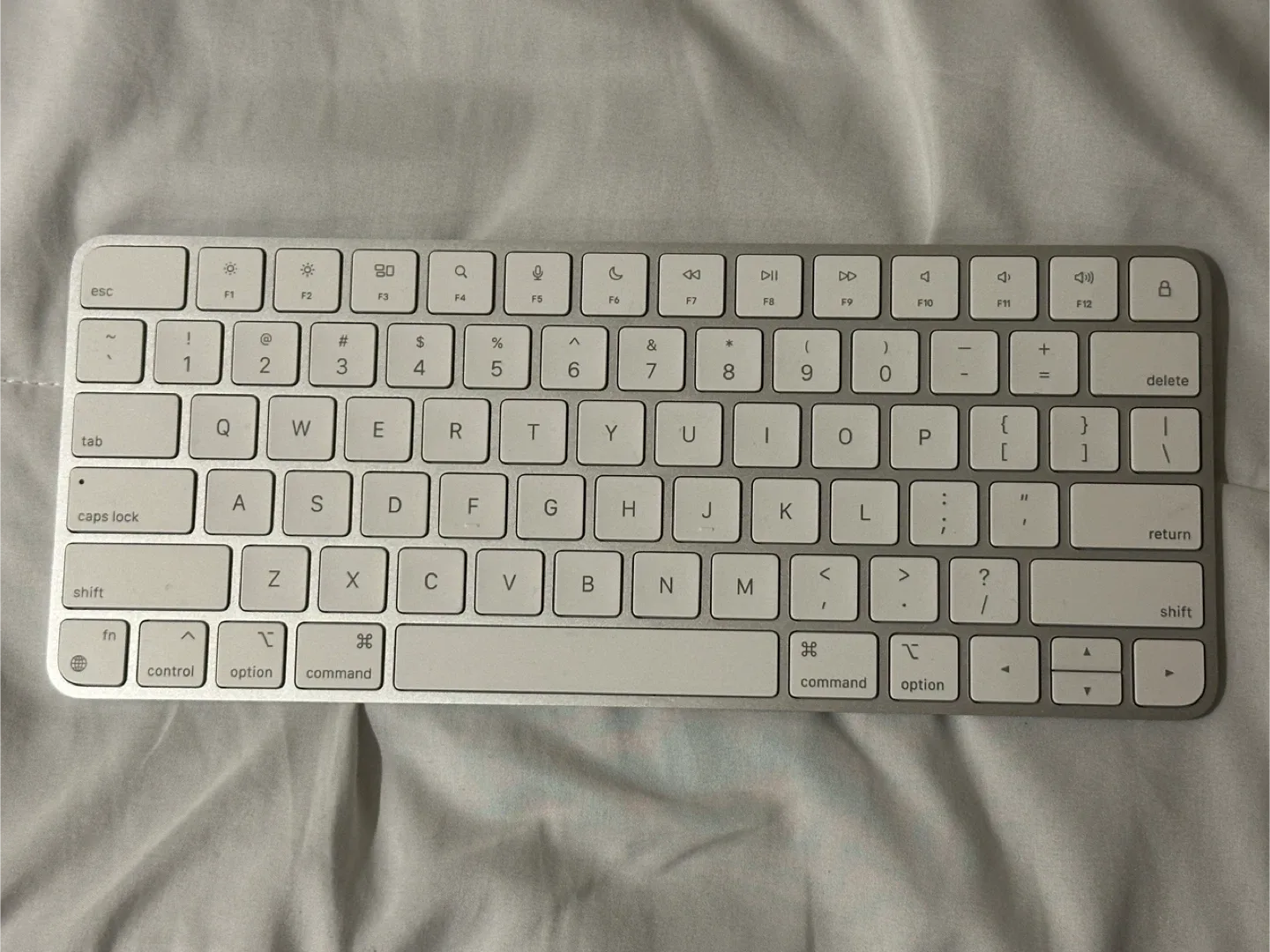 ipad 9th space grey 64gb with magic keyboard image indicator(3)