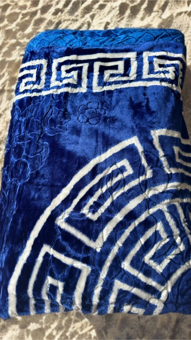 Kings Embossed Blanket 200x240cm image indicator(2)