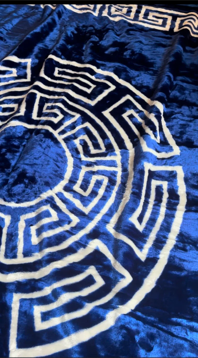 Kings Embossed Blanket 200x240cm image indicator(3)