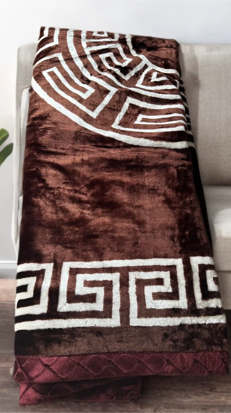 Kings Embossed Blanket 200x240cm image indicator(5)