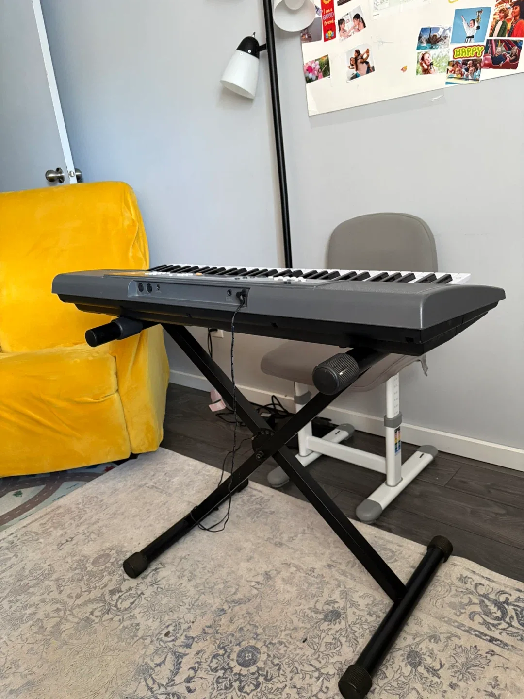 Yamaha PSR-E323 Keyboard with Stand
