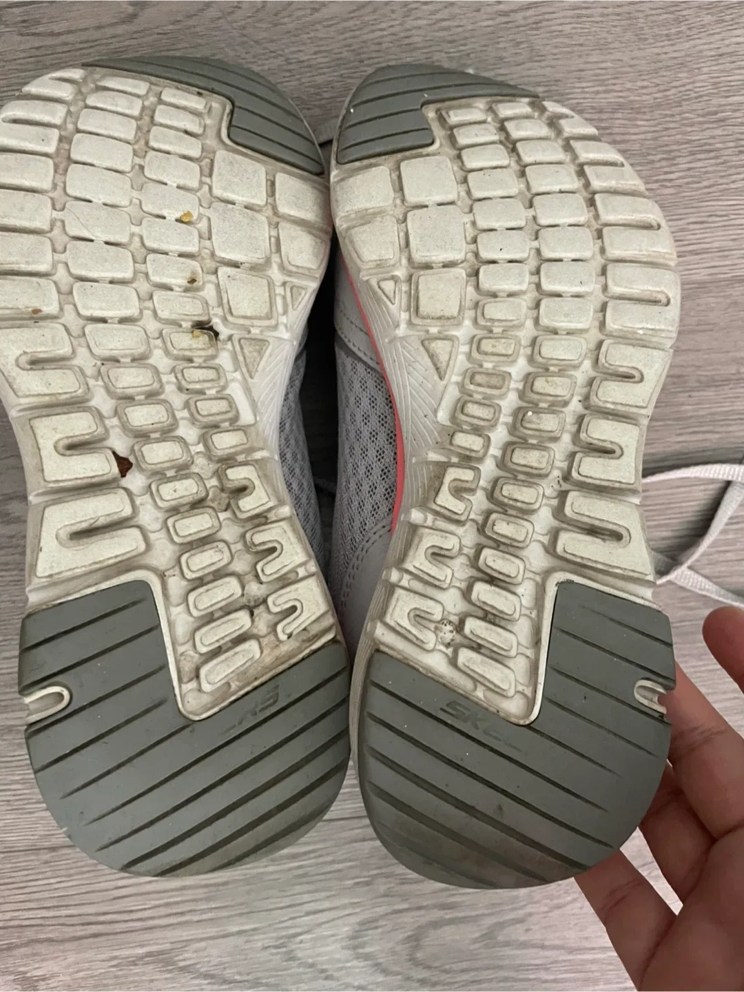 Skechers Grey & Pink Running Shoes image indicator(5)