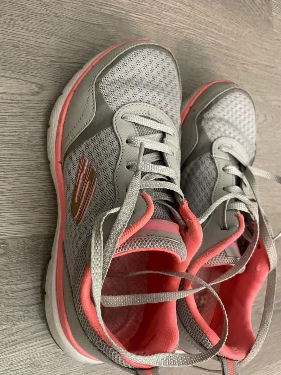 Skechers Grey & Pink Running Shoes image indicator(2)