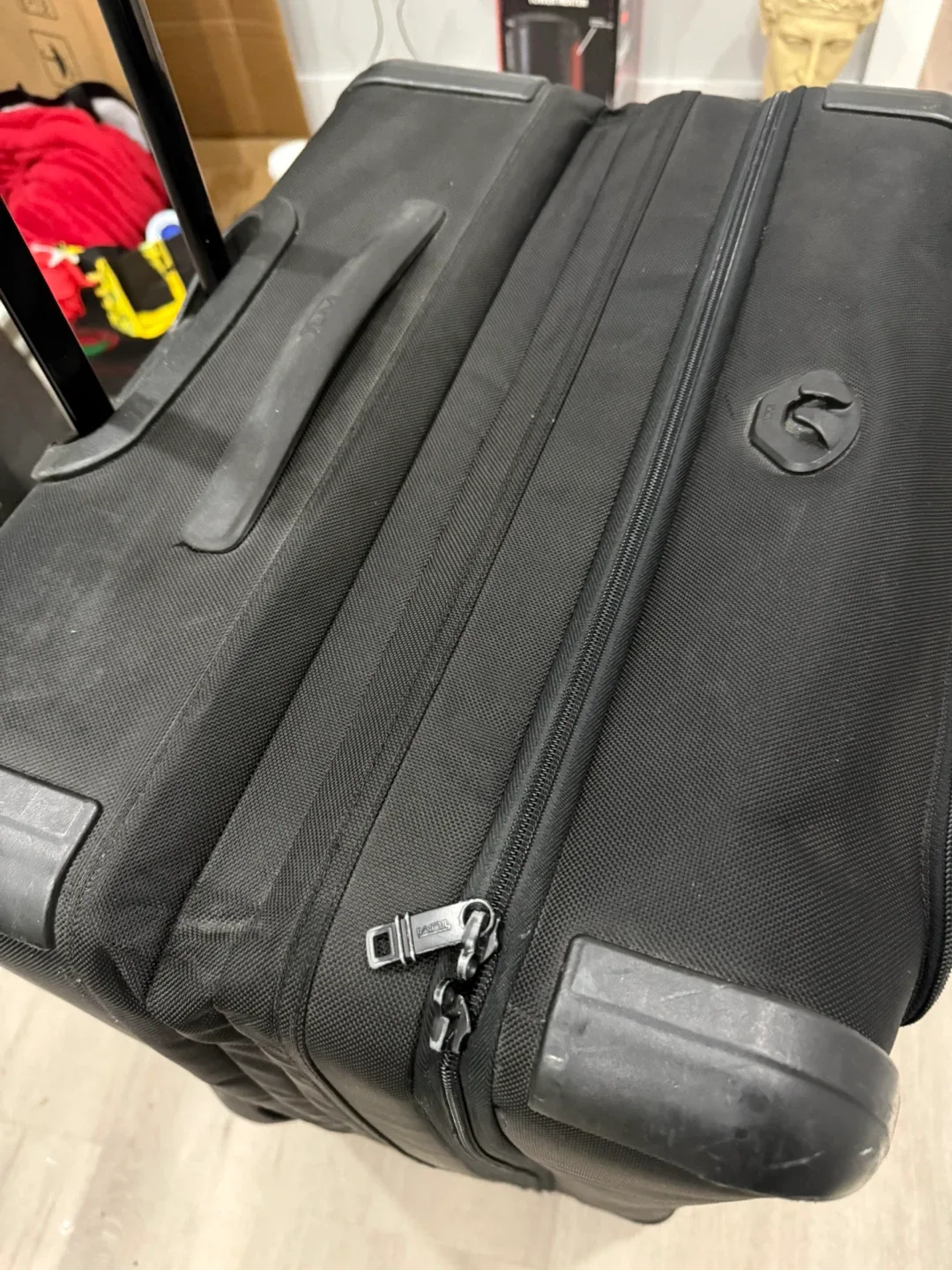 Tumi Black alpha II 4 Wheeled large expandable luggage image indicator(5)