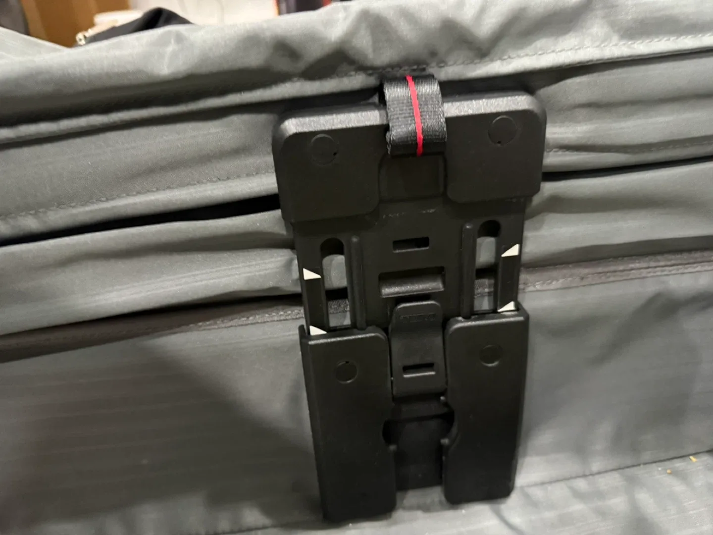 Tumi Black alpha II 4 Wheeled large expandable luggage image indicator(9)