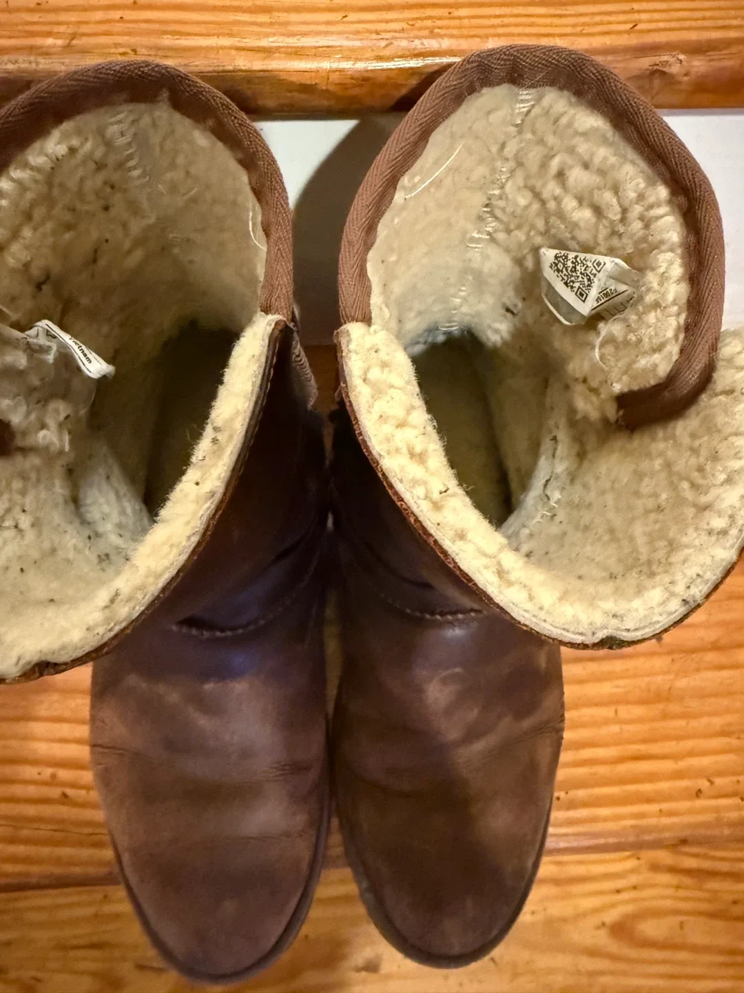 Ugg Brown Leather Boots, Size 7 image indicator(2)