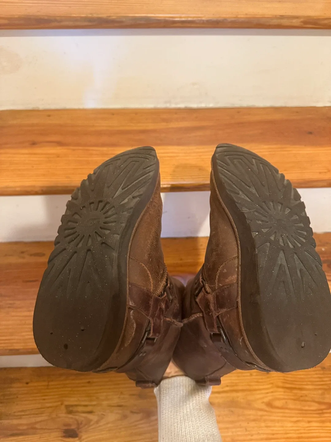 Ugg Brown Leather Boots, Size 7 image indicator(5)
