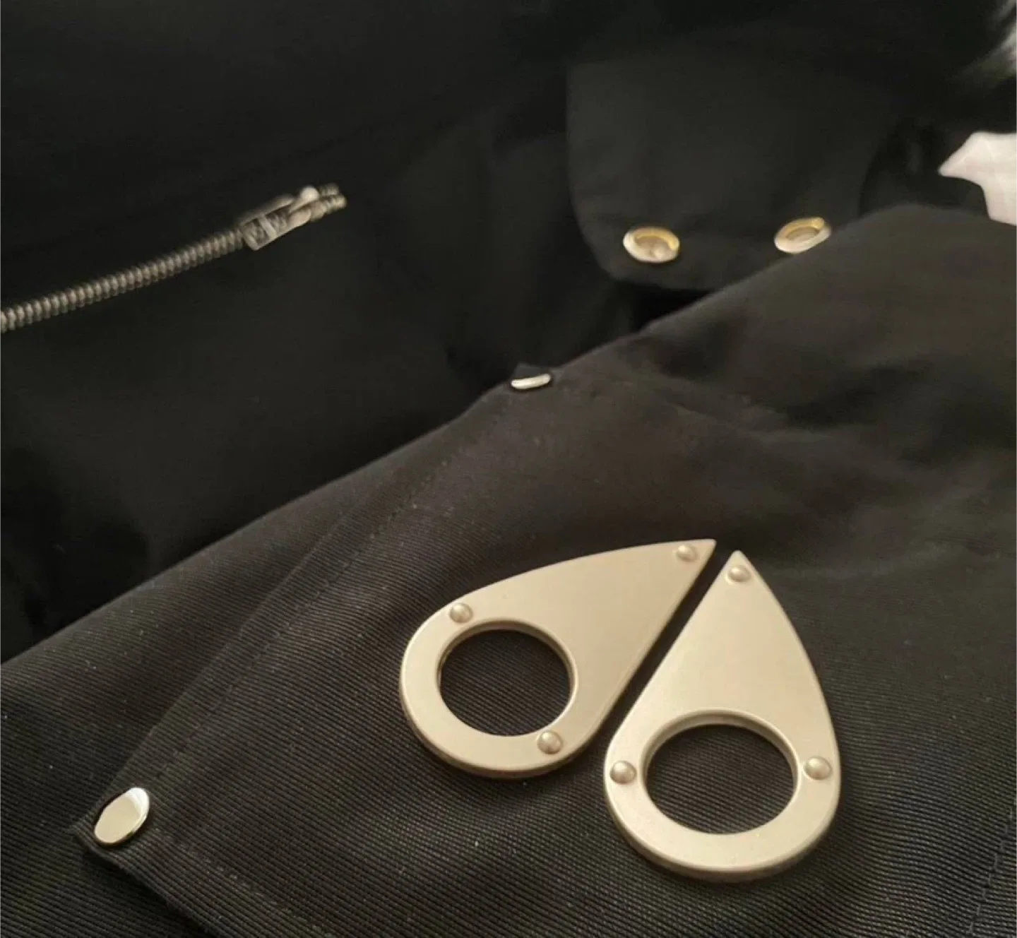 Moose Knuckles Q3 Down Parka Black With White Fur image indicator(4)