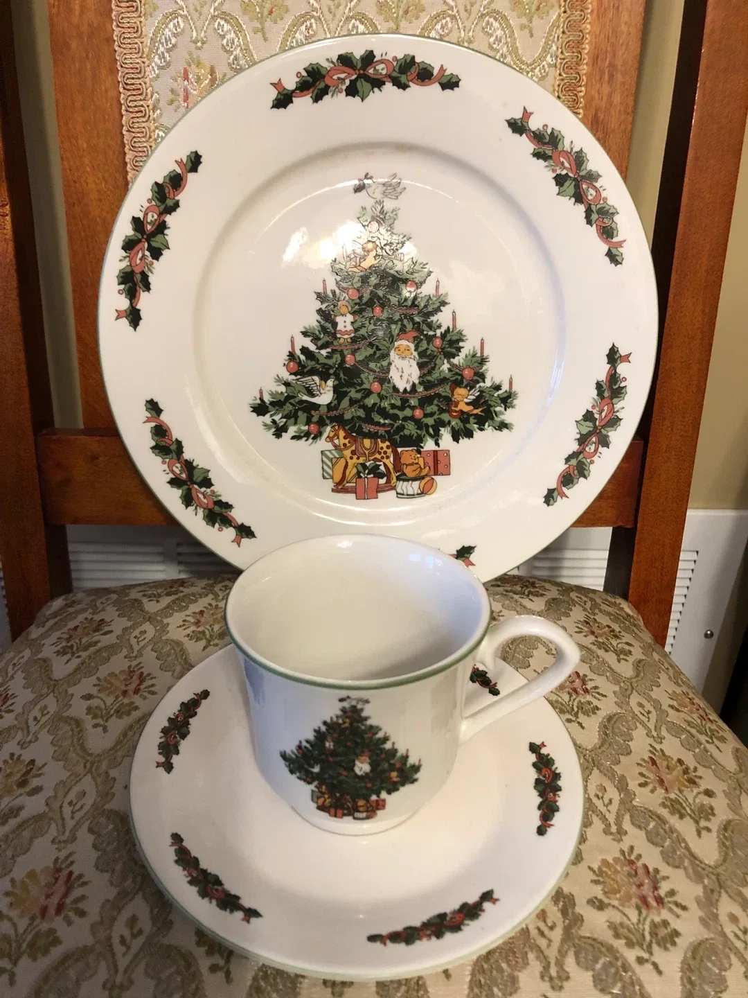 12 piece Christmas Dinner Set - #cleanout