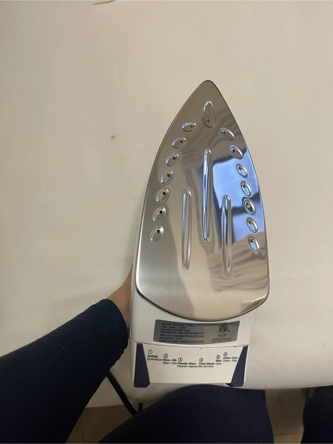 Black+Decker Steam Iron - White/Blue image indicator(2)