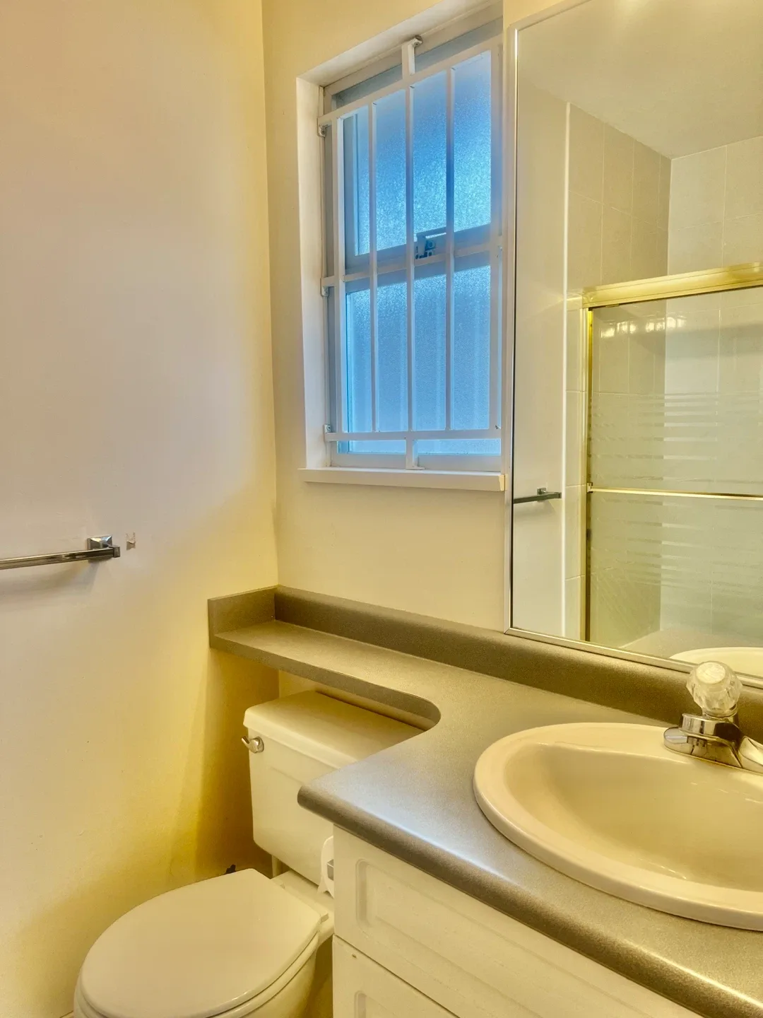 Sunny Large Bedroom with Private Bathroom image indicator(4)